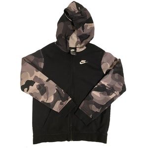 NIKE CAMO JACKET SIZE SMALL